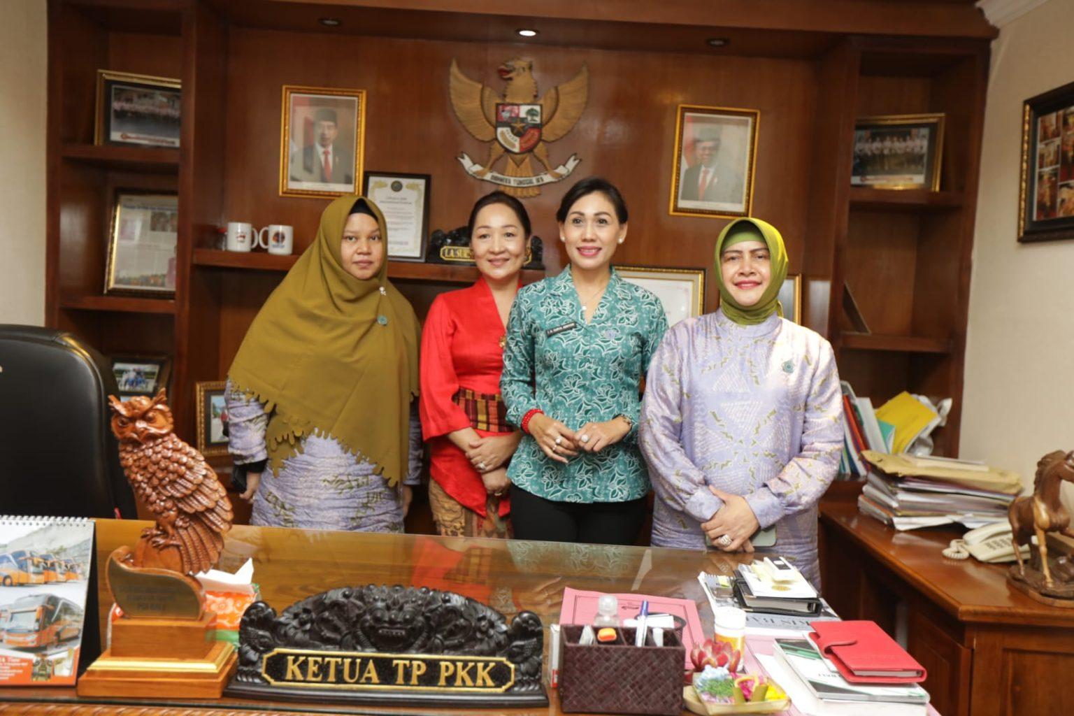 TP PKK Makassar Belajar ke PT PKK Gianyar Bali